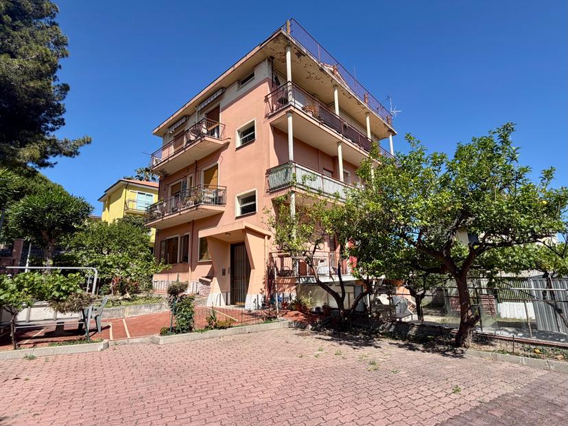 Trilocale in Via Paolo Borsellino 9, Diano Castello