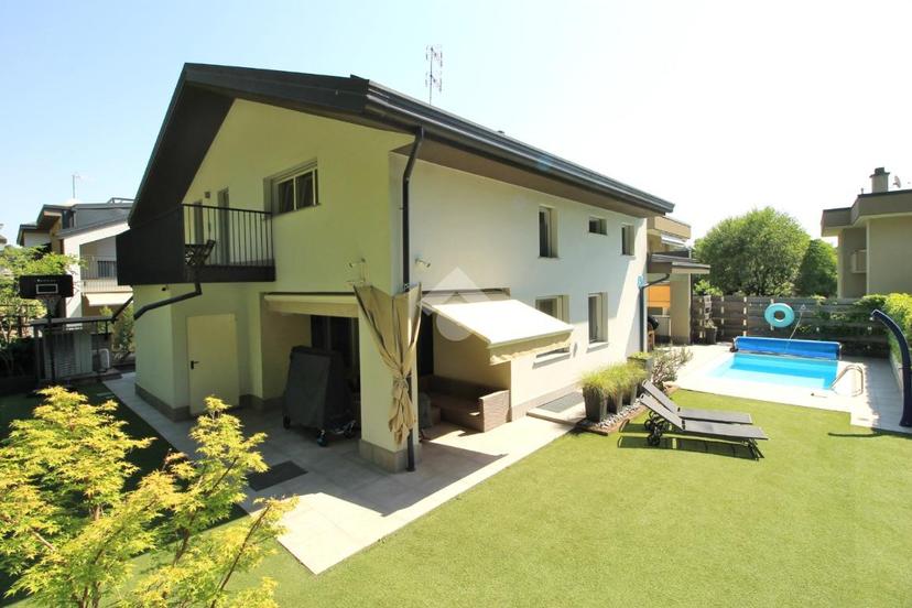 Villa in Via Matteotti 13, Mariano Comense — foto 2 di 5