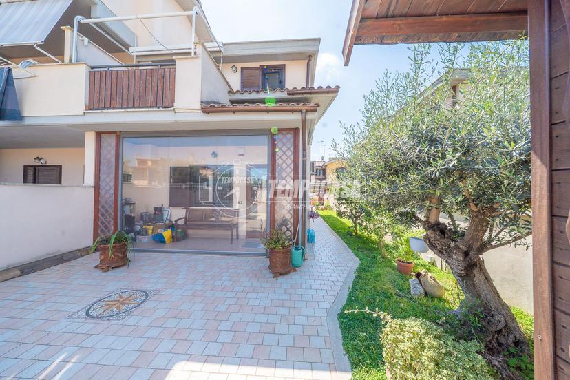Villa a schiera in Via Londra 4, Ladispoli — foto 4 di 5