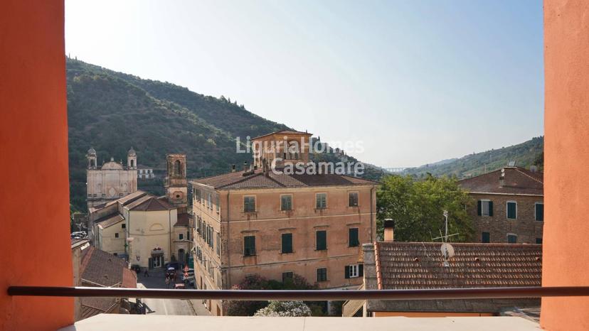 Appartamento in Via De Amicis, Dolcedo