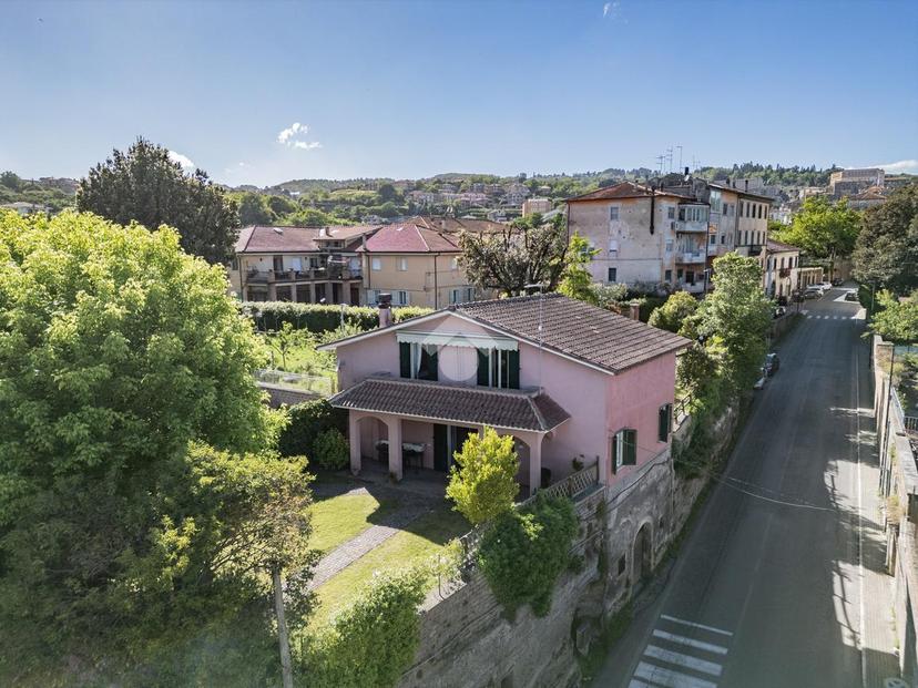 Villa in Via Tenente Tito Mechilli 3, Caprarola — foto 2 di 5