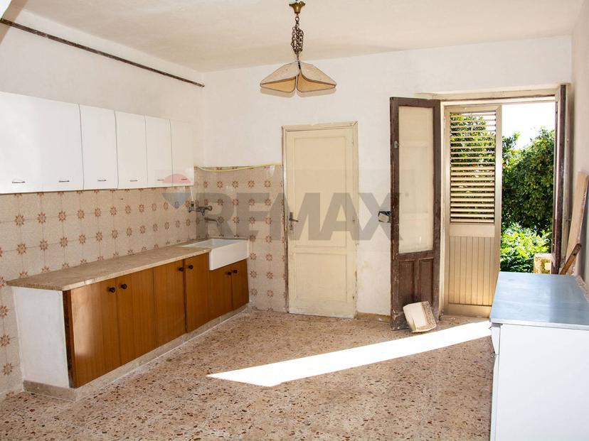 Casa indipendente in Via Badalucco 20, Valderice — foto 2 di 5