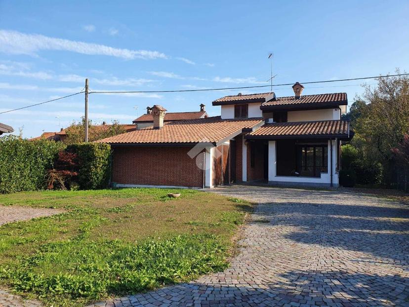 Villa in Via Torchi 9, Front — foto 4 di 5