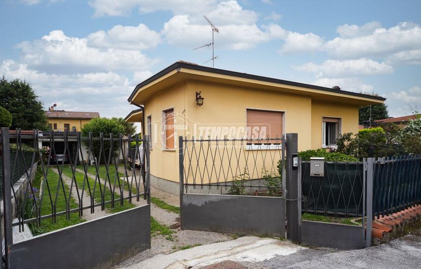 Villa in Via Giuseppe Mazzini 5, Cassago Brianza — foto 2 di 5