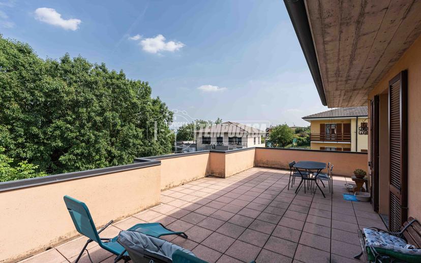 Trilocale in Via G. Carducci 1, Merone — foto 2 di 5