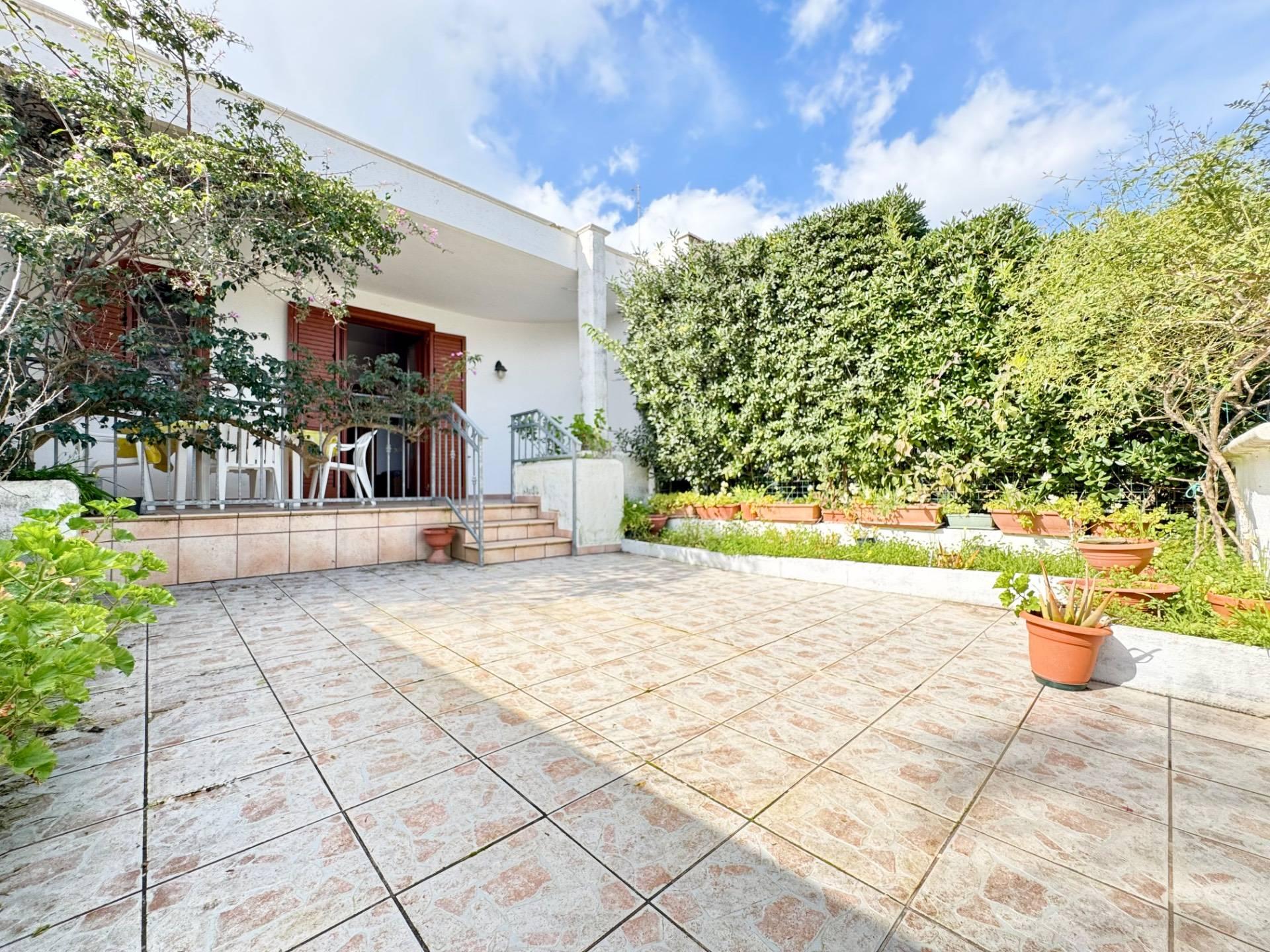 Villa a schiera in Viale dei Sultani Snc, Melendugno