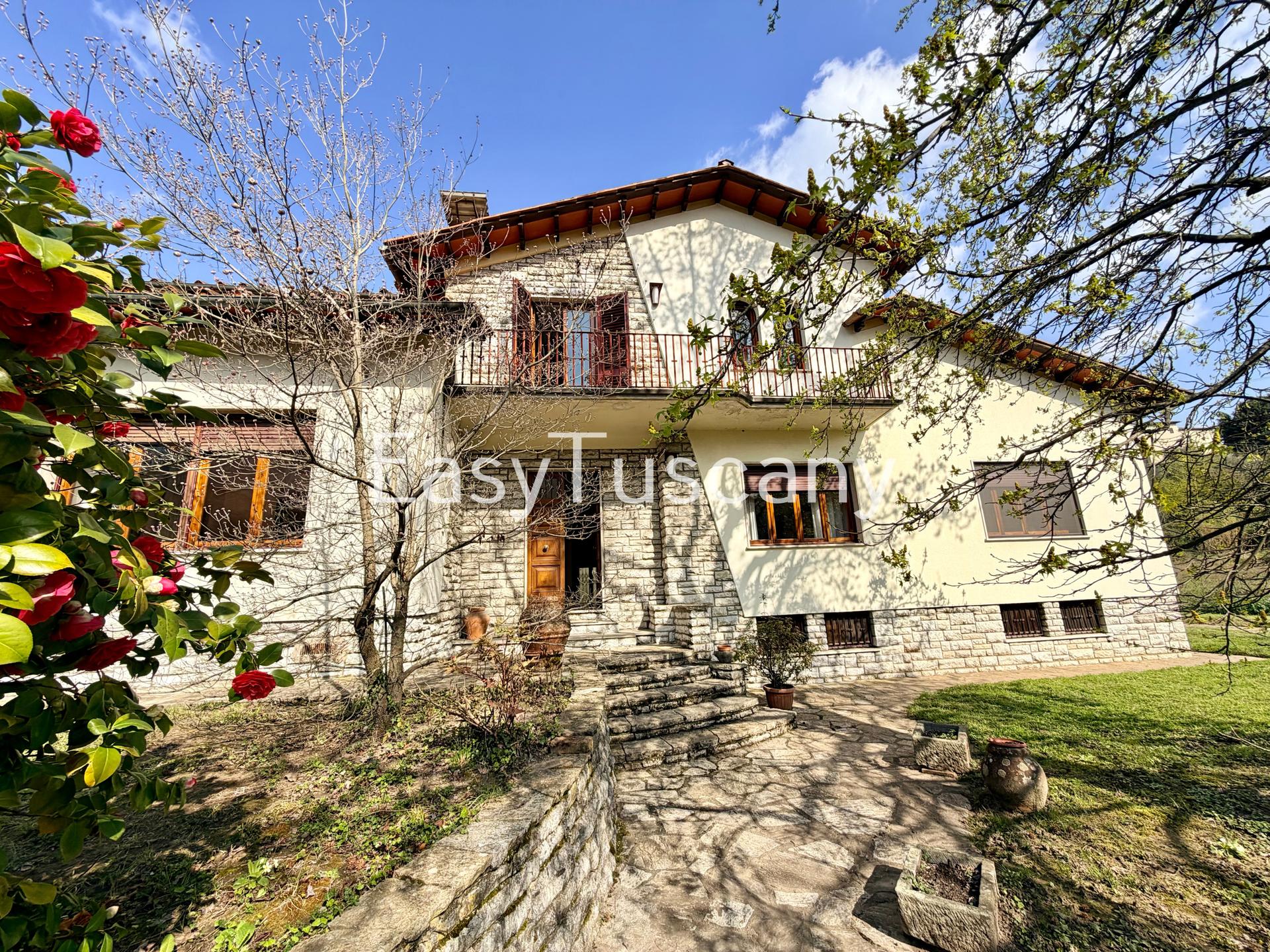 Villa in Piazza Domenico Martini 16c, Borgo a Mozzano