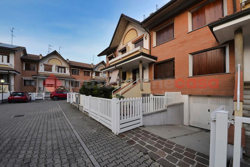 Villa a schiera in Via Magenta 2, Paderno Dugnano