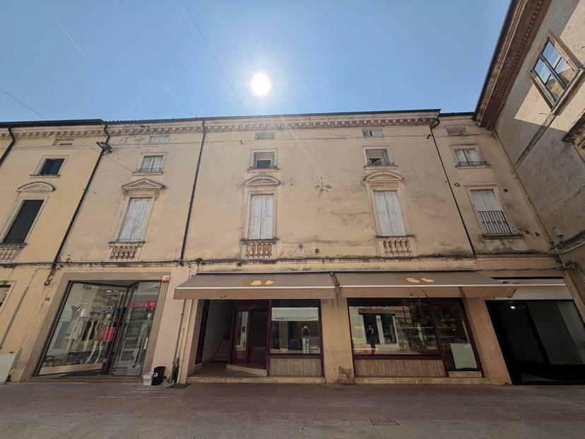 Appartamento in Via Garibaldi, Lonigo — foto 2 di 5