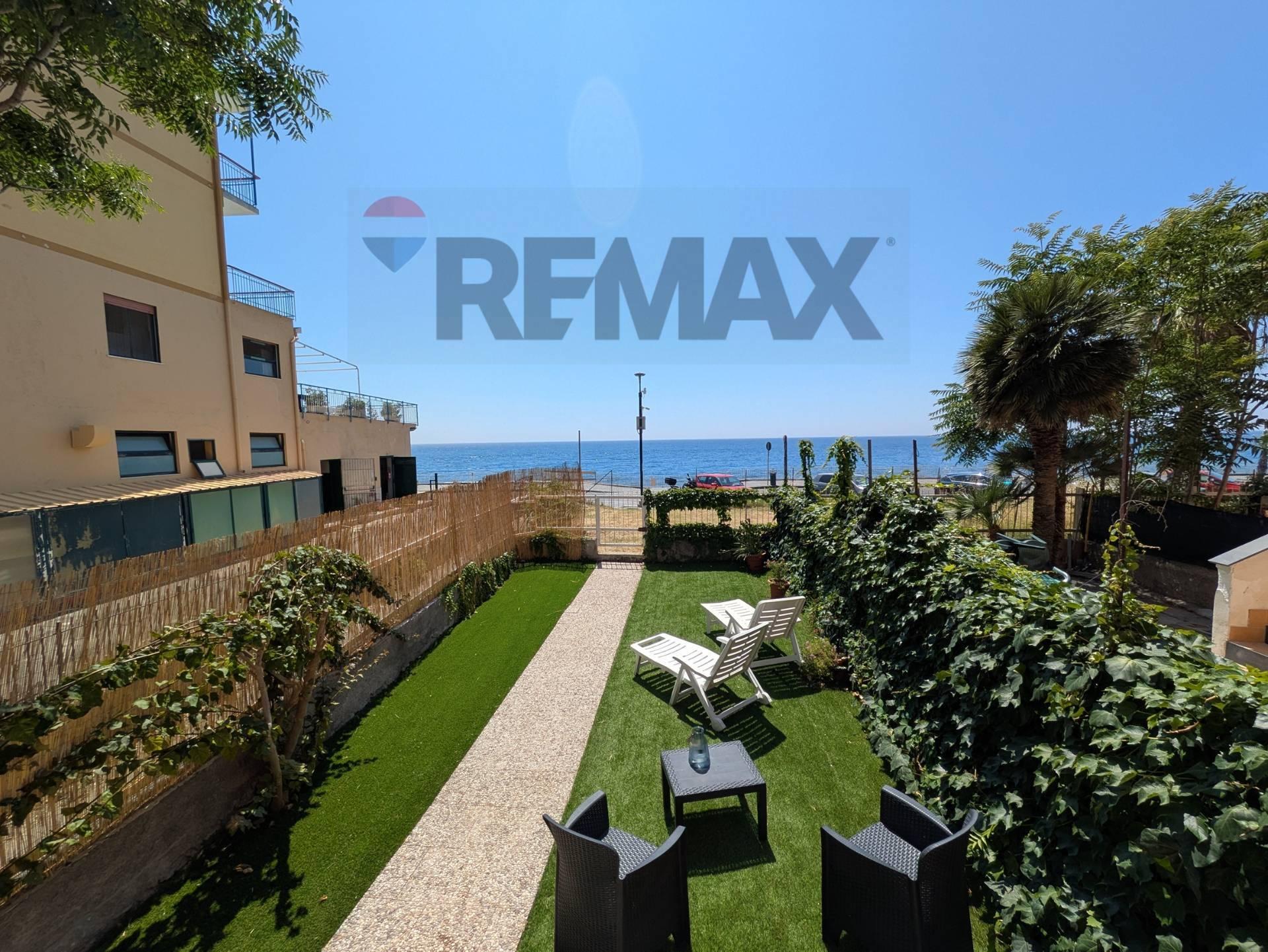 Quadrilocale in Via Lungomare 86, Sant'Alessio Siculo