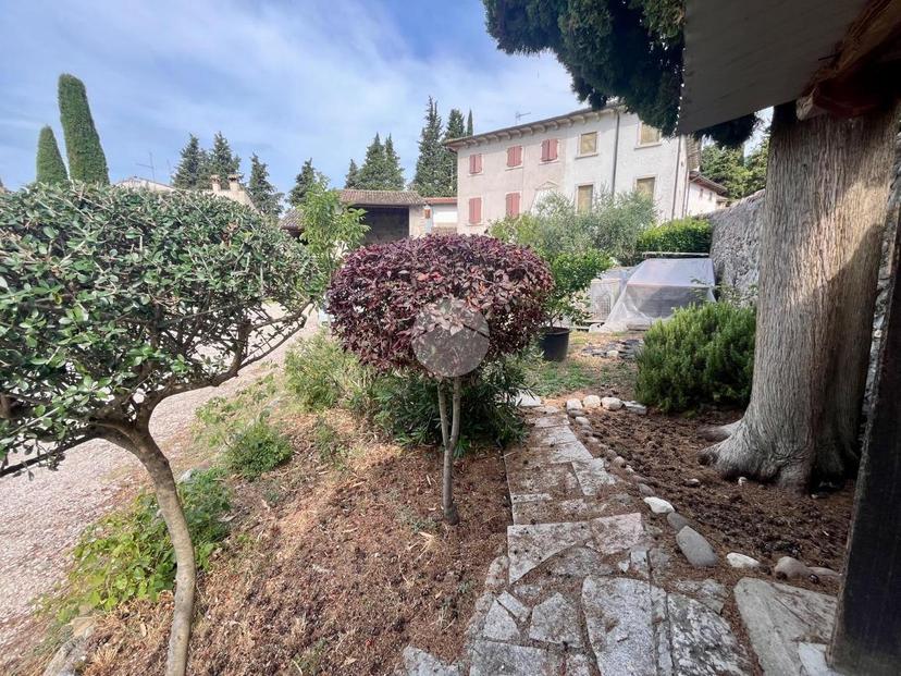 Casa indipendente in Via Dietro Fossa' 48, Caprino Veronese