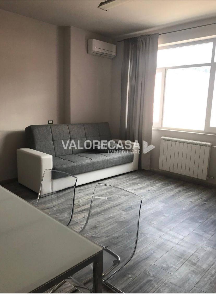 Trilocale, Carrara