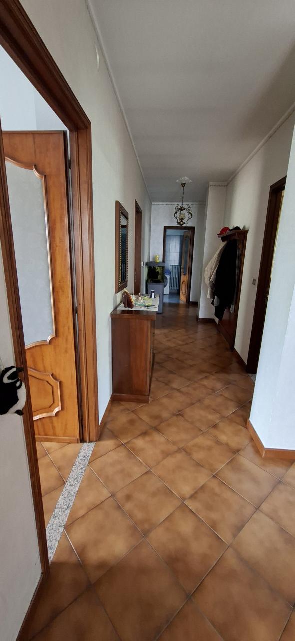 Appartamento in Strada Valle Talloria, Grinzane Cavour