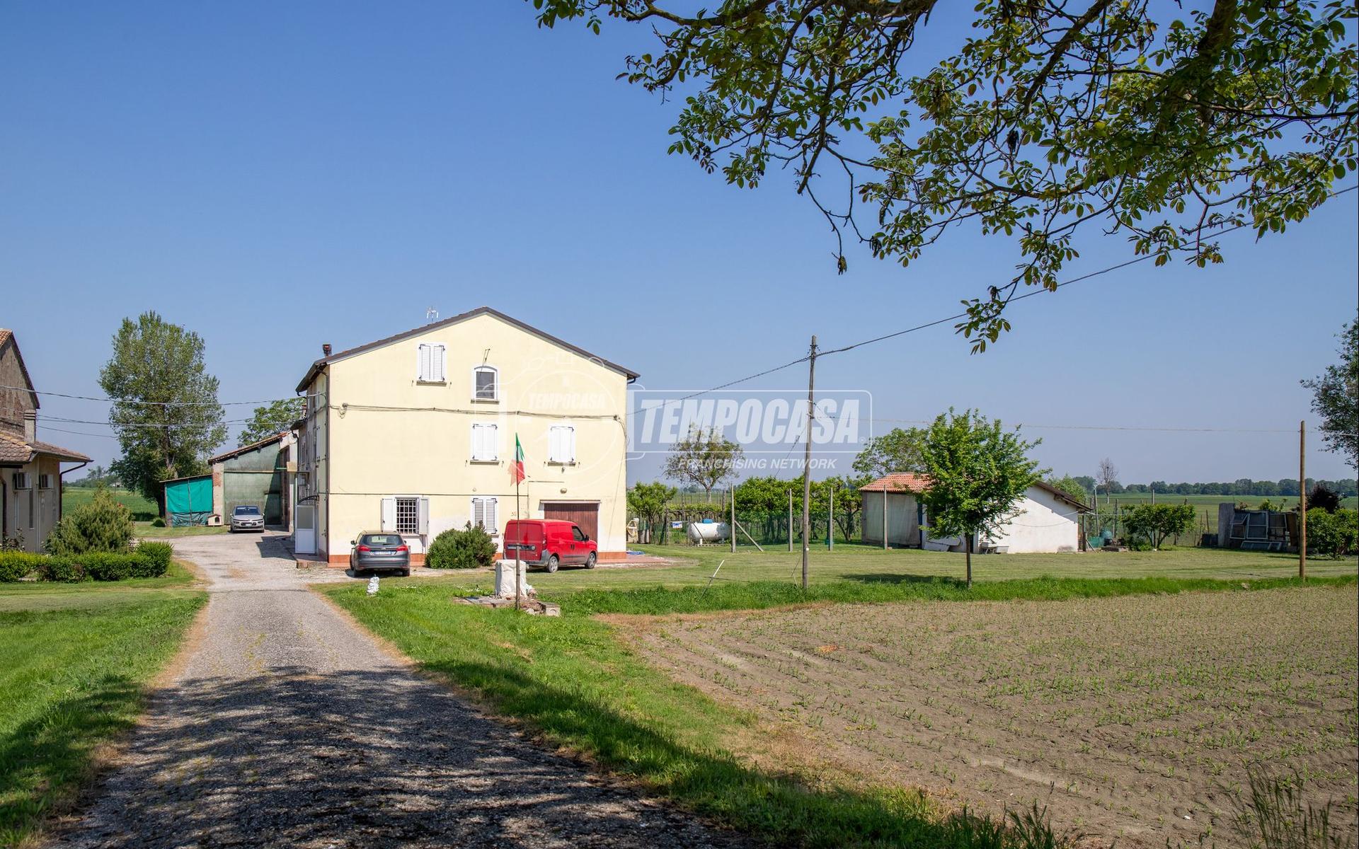 Casa indipendente in Argine di Confine Luia 32, Bondeno