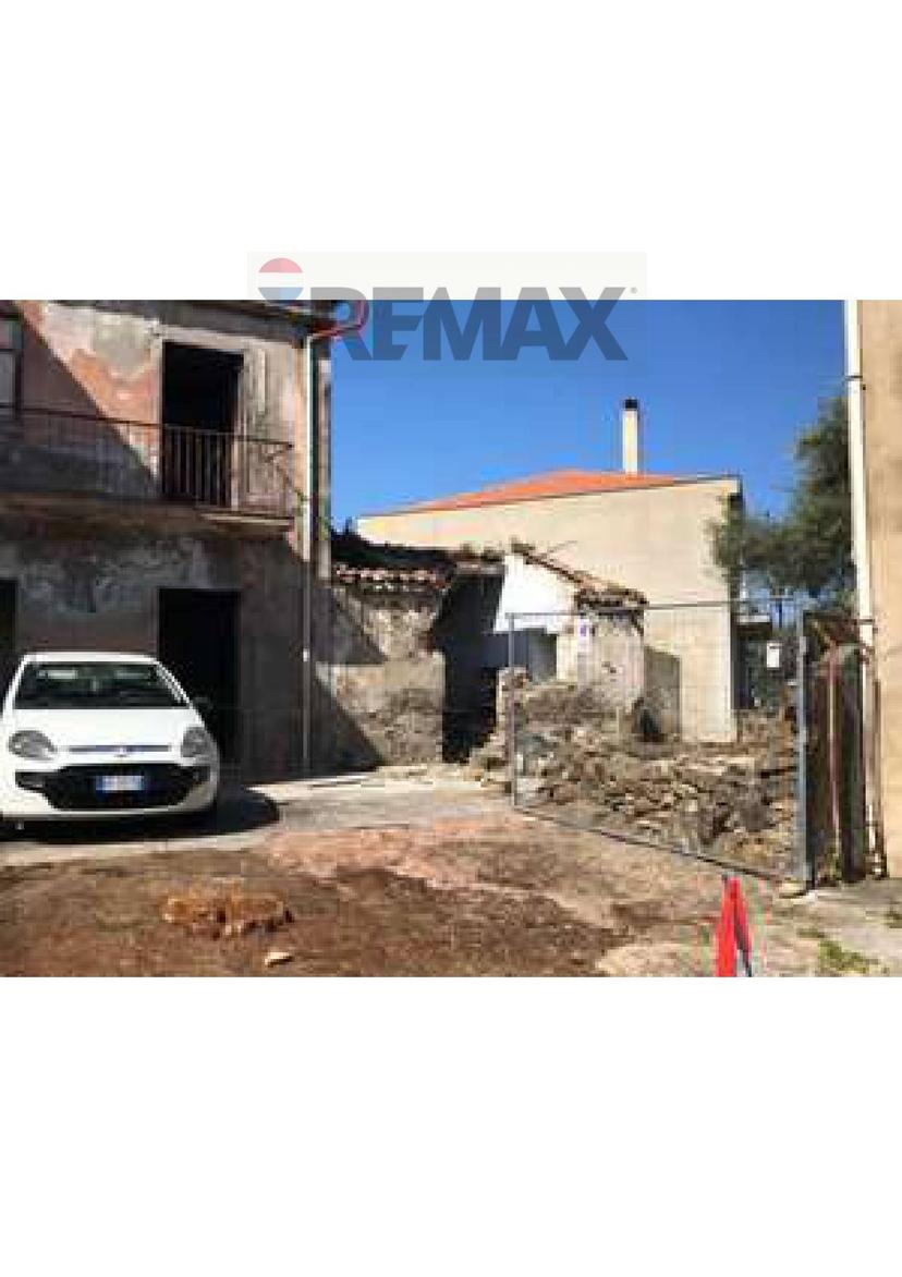Casa indipendente in C/da Orecchiazzi Snc, Sant'Agata di Militello — foto 3 di 5