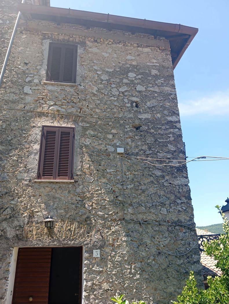Casa indipendente in Via Montello 10, Roviano