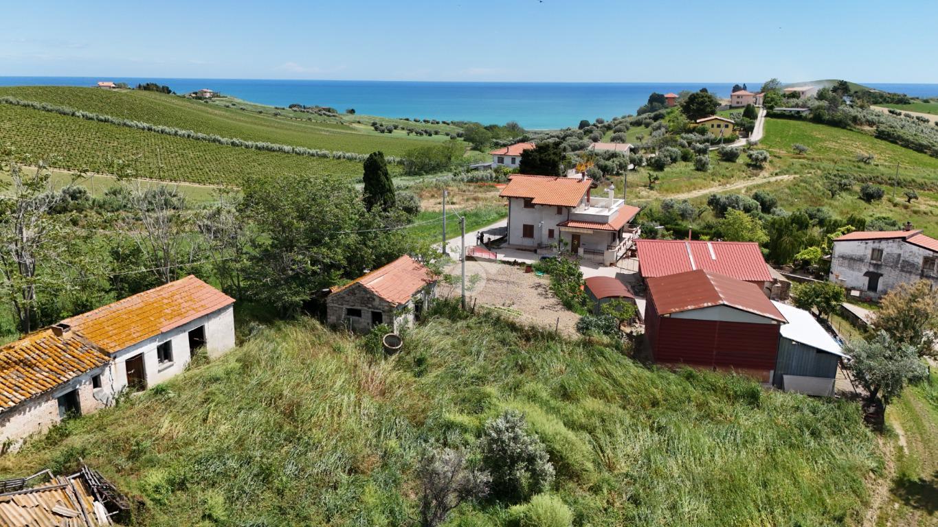 Rustico in Località Colle Magnone, Roseto degli Abruzzi