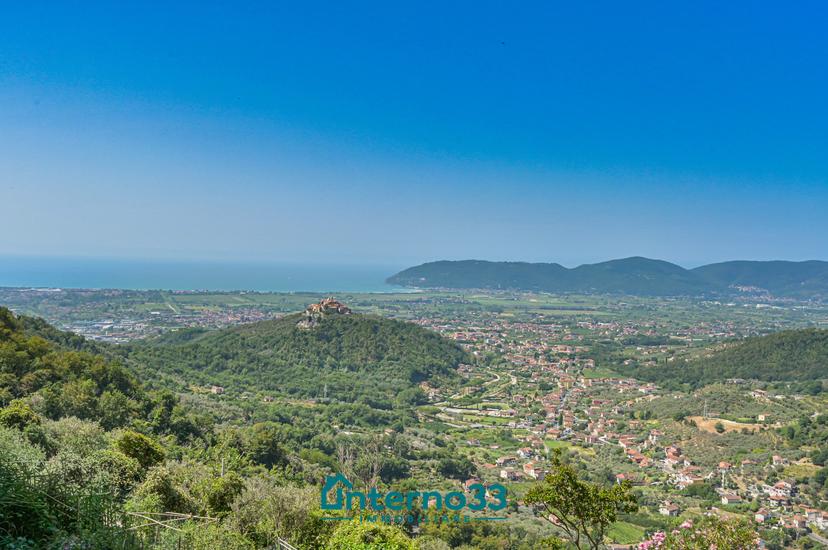 Trilocale in Via Ceccardo Roccatagliata Ceccardi 2, Luni