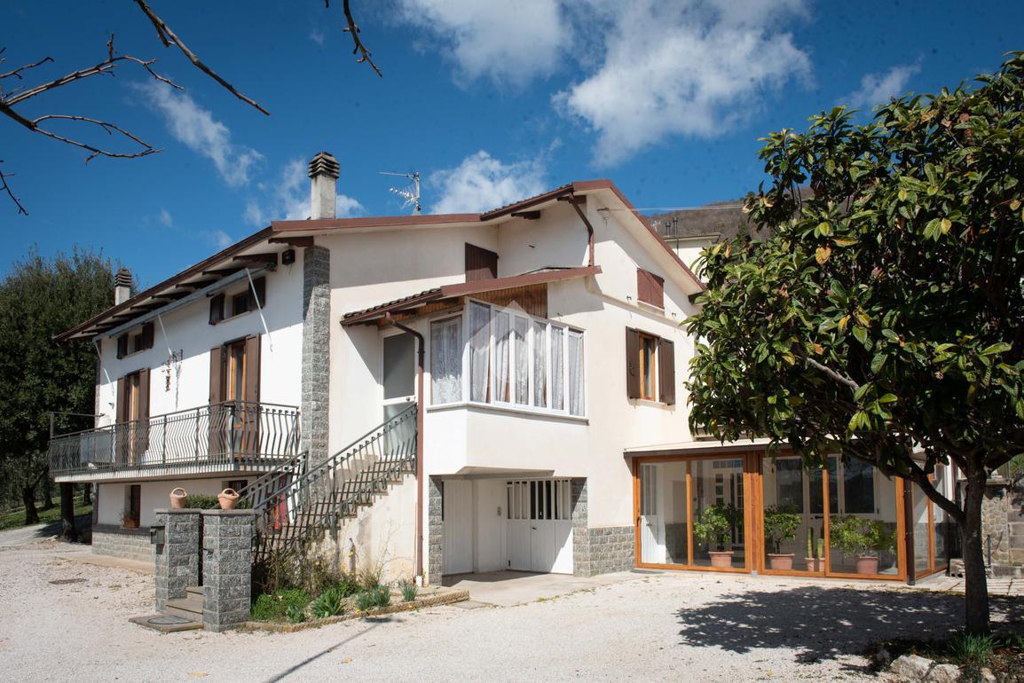 Casa indipendente in Frazione Semonte, Gubbio