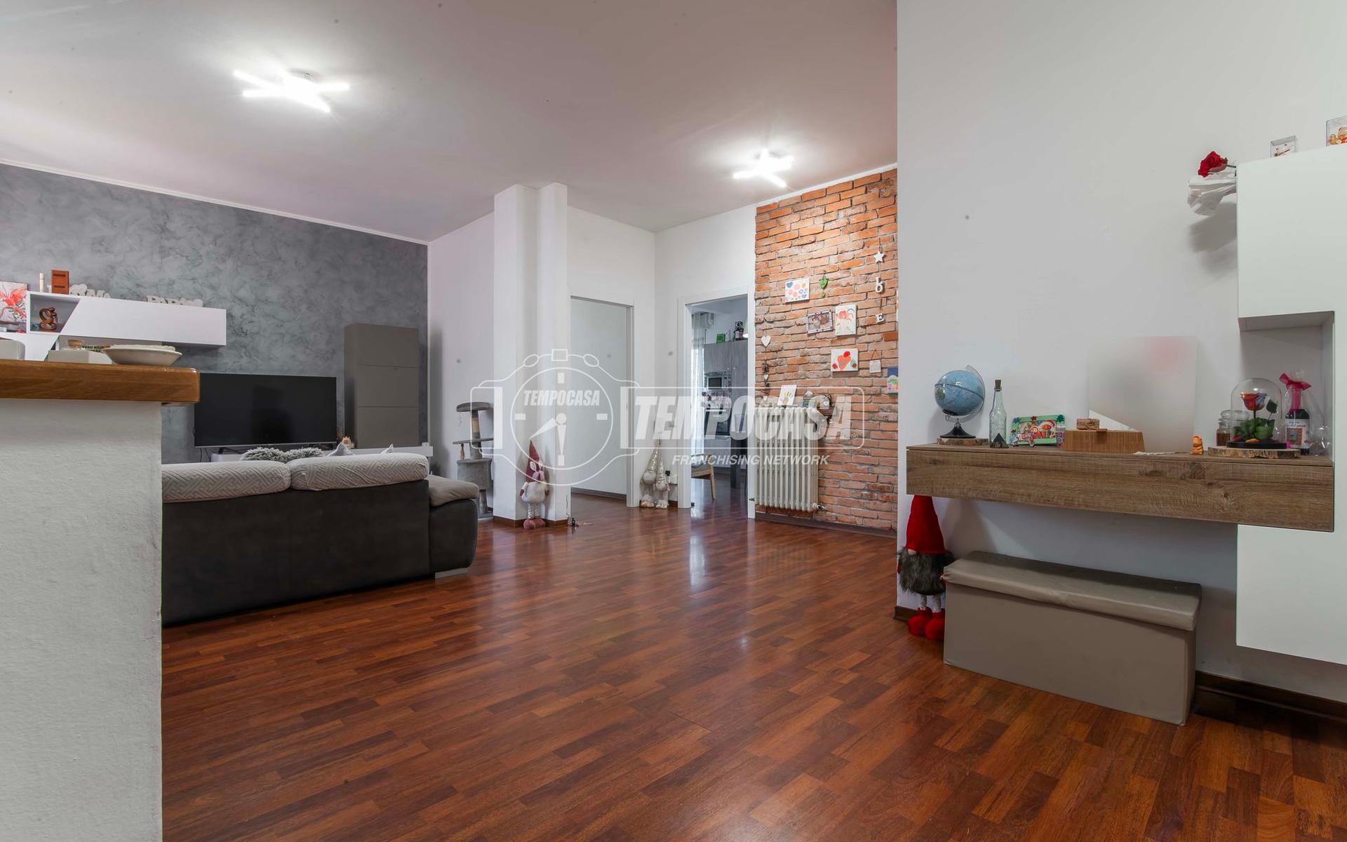 Trilocale, Desio