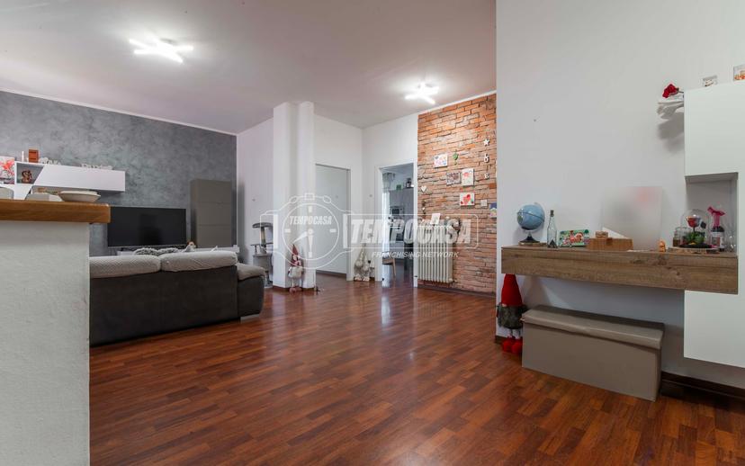 Trilocale, Desio