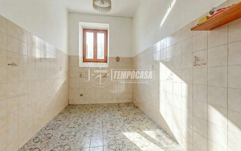 Trilocale in Vicolo del Torchio 16, Castano Primo — foto 2 di 5