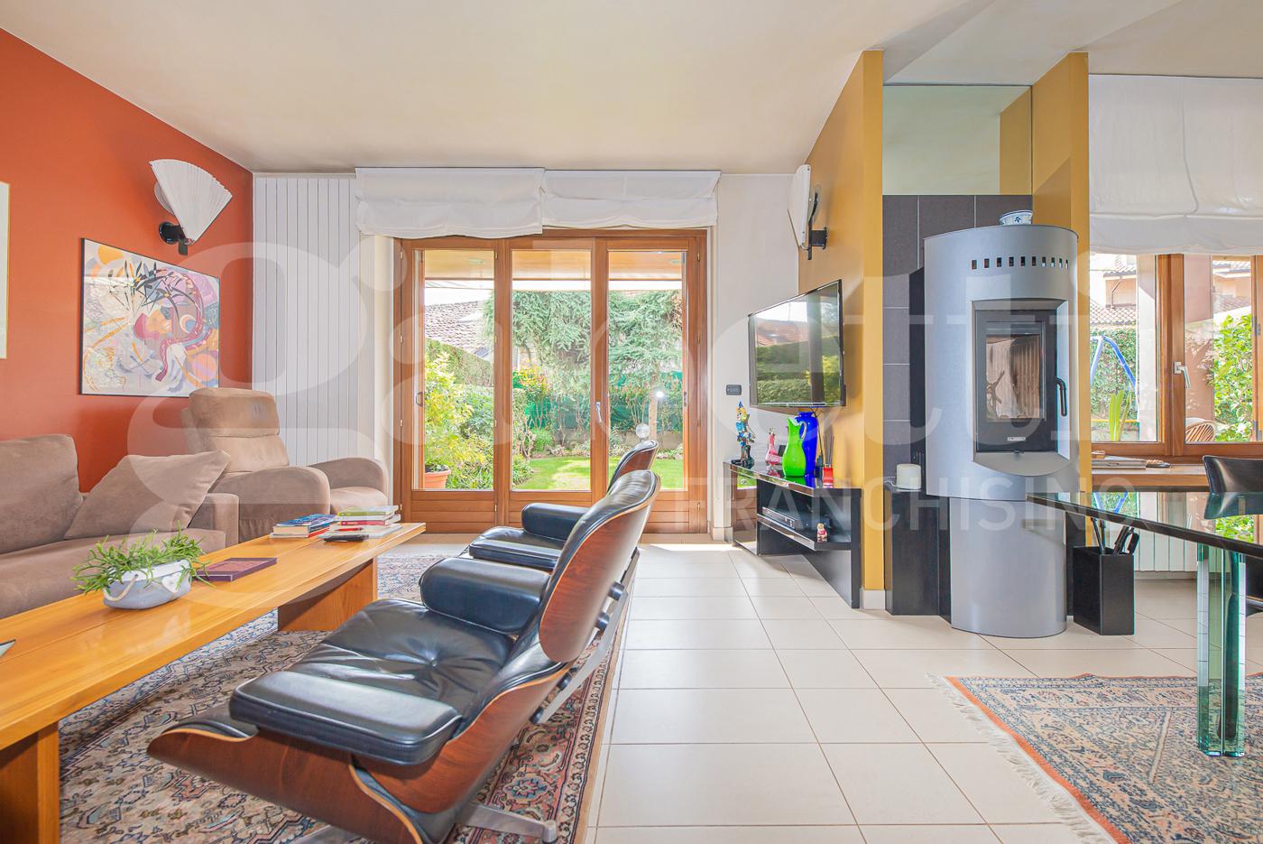 Villa in Viale Bassano  5, Rivoli
