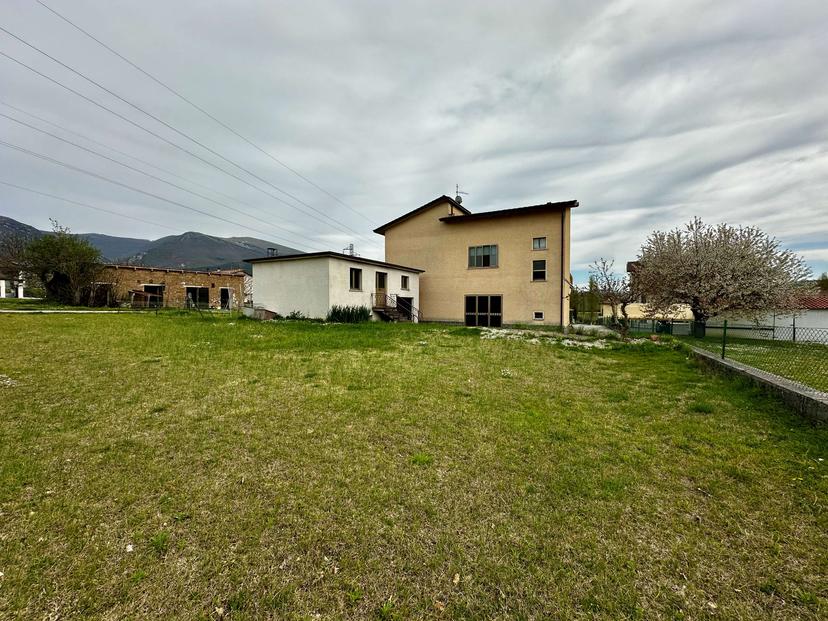 Casa indipendente in Nucleo Palazzo Ceccoli, Gualdo Tadino — foto 2 di 5