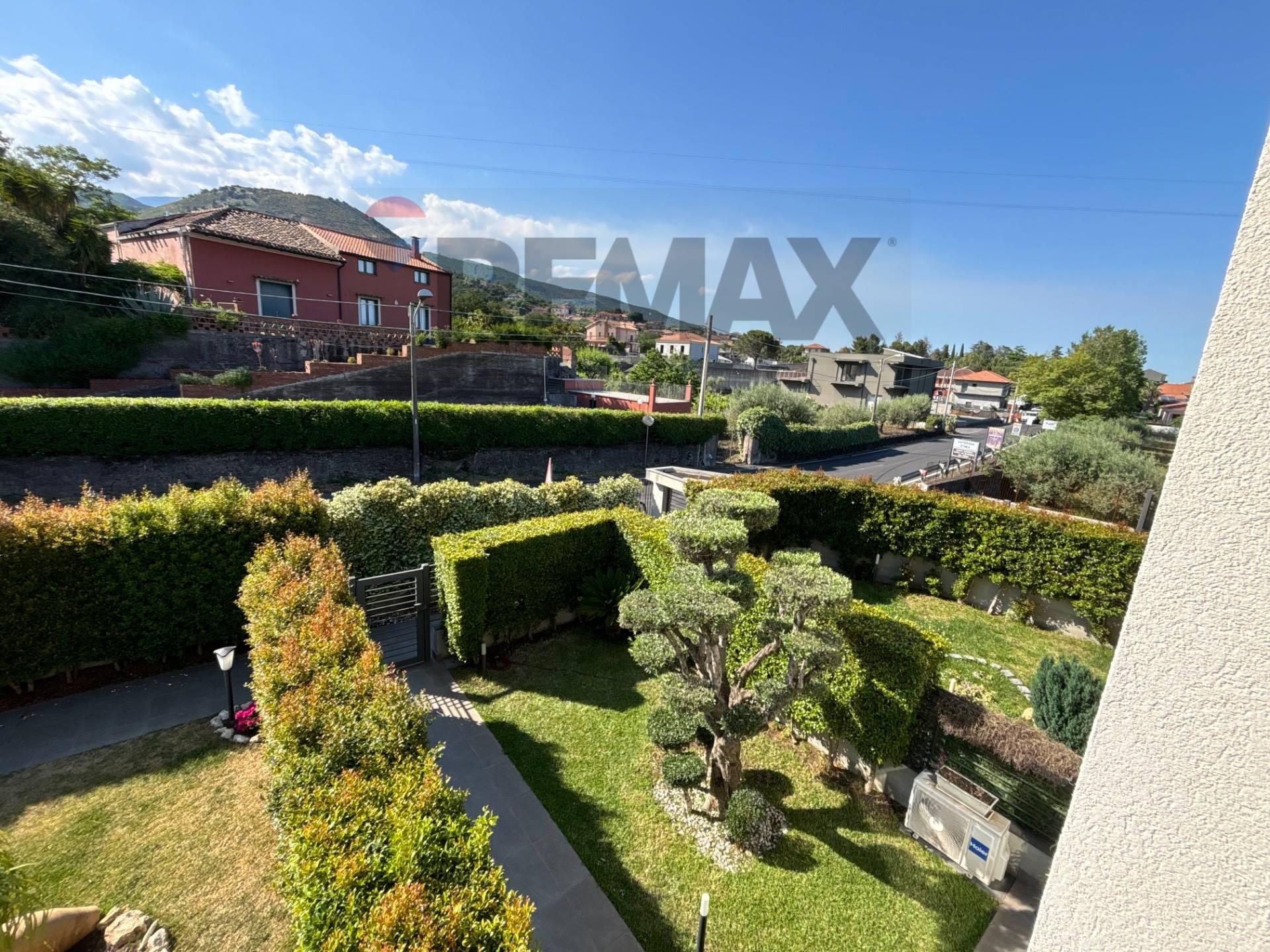 Villa a schiera in Via Vittorio Emanuele 2, Zafferana Etnea