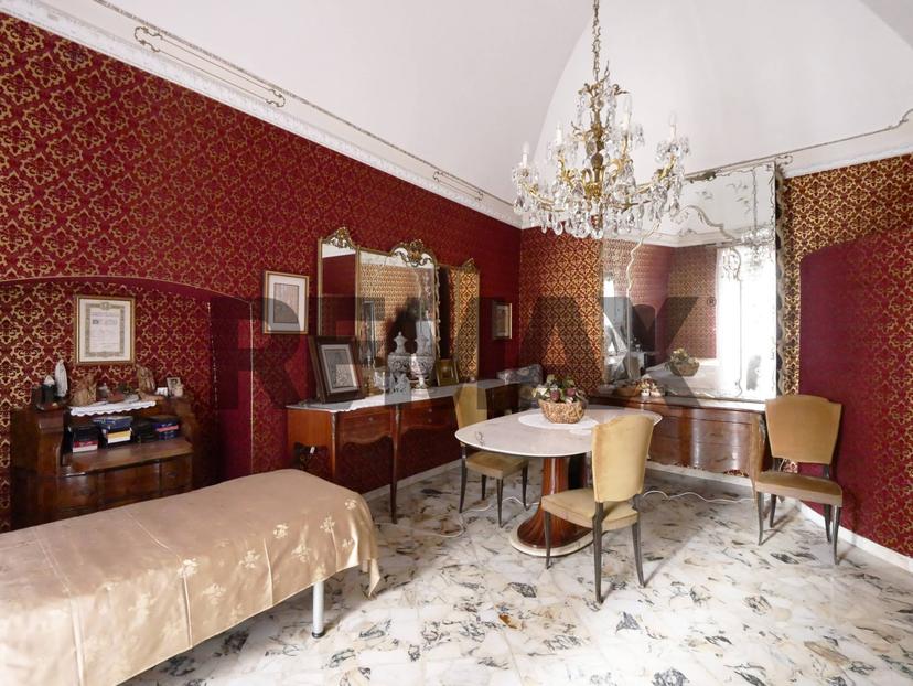 Casa indipendente in Piazza Giuseppe Garibaldi 7-8-9, Bari