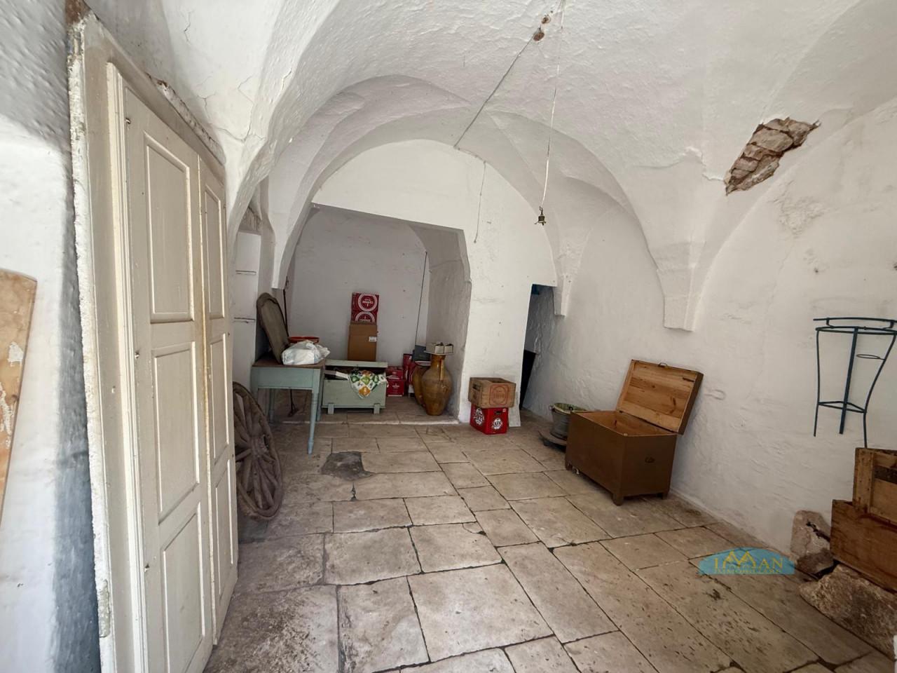 Casa indipendente in Vico II Santoro Urgesi, Ceglie Messapica