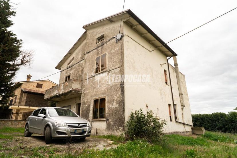 Casa indipendente in Via Eugenio Montale, Terre Roveresche — foto 2 di 5