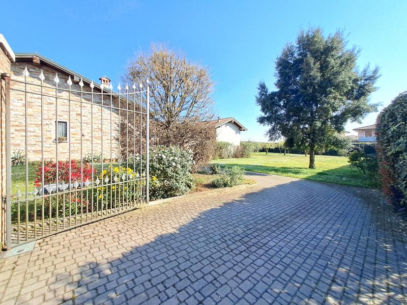 Casa indipendente in Via Milano, Rovato — foto 2 di 5