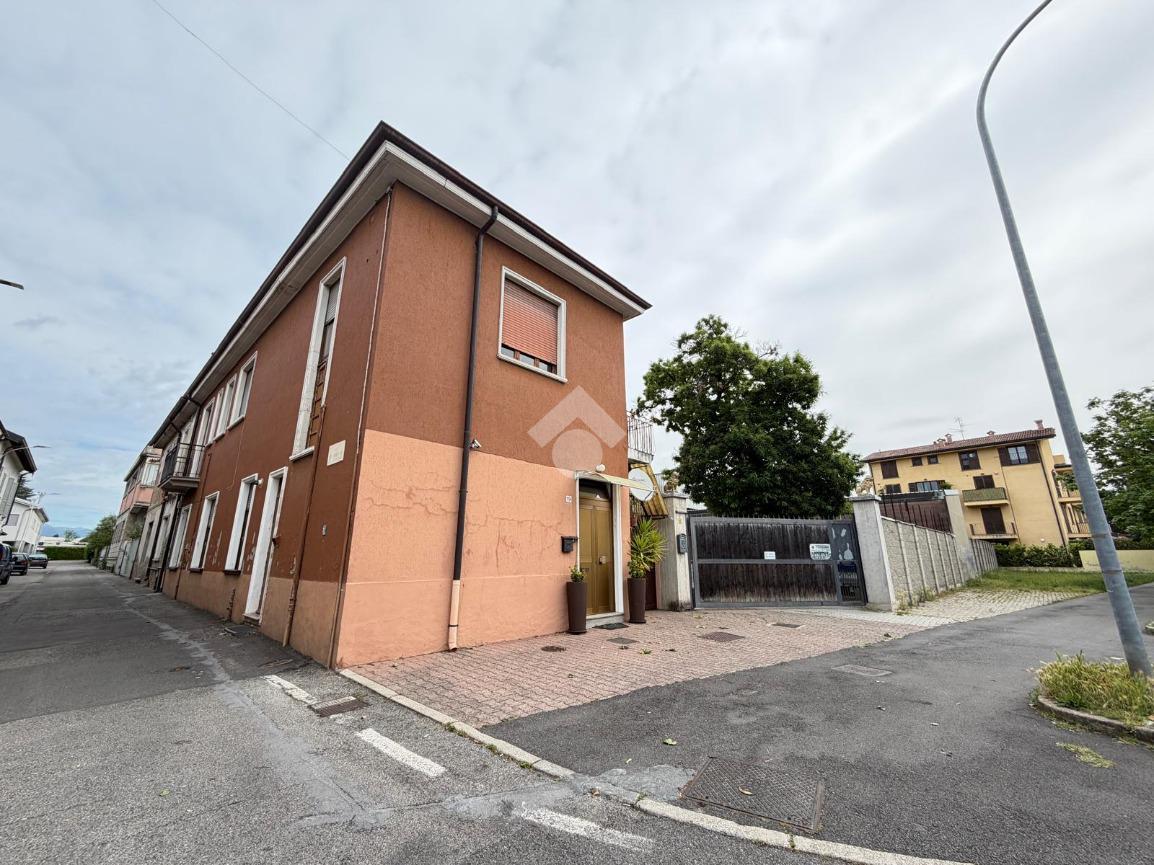 Bilocale in Via V. Monti 101, Seregno