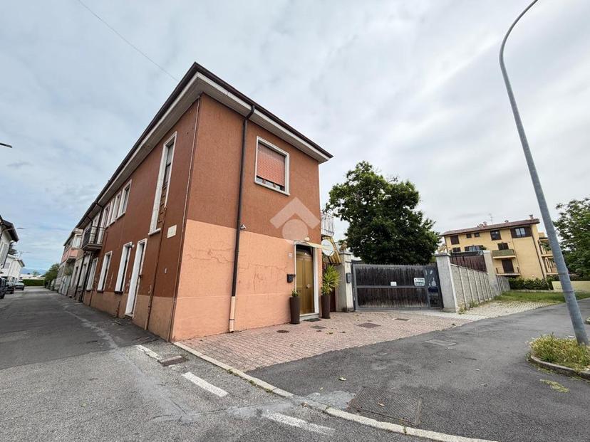 Bilocale in Via V. Monti 101, Seregno
