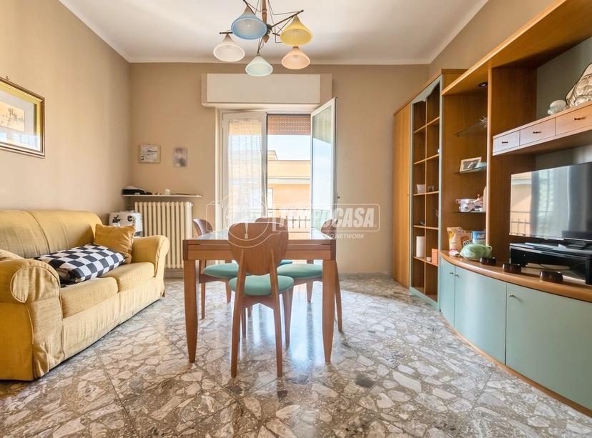 Trilocale in Via Giuseppe Angelillo, Gioia del Colle — foto 4 di 5