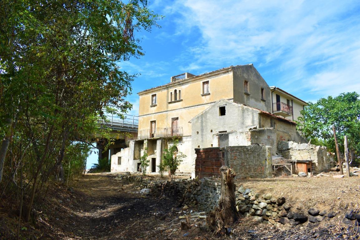 Casa indipendente in Via Torrevecchia, Paola