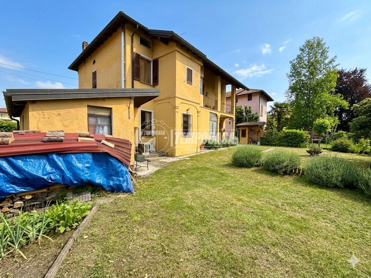Trilocale, Leggiuno
