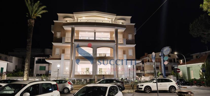 Trilocale in Lungomare Sirena Angolo Via Gabriele d'Annunzio, Tortoreto — foto 4 di 5