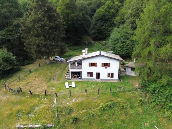 Villa in Via ai Monti, Gravedona ed Uniti