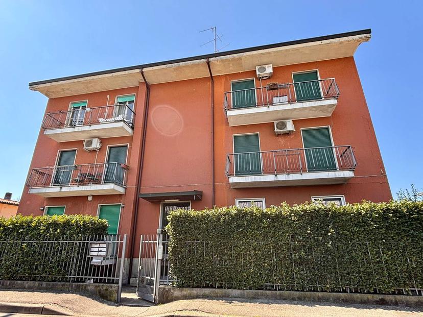 Trilocale in Via Padova, Nova Milanese