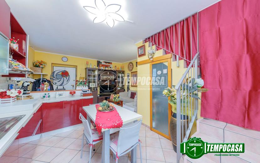 Trilocale in Via Giuseppe Garibaldi, Giussago — foto 3 di 5