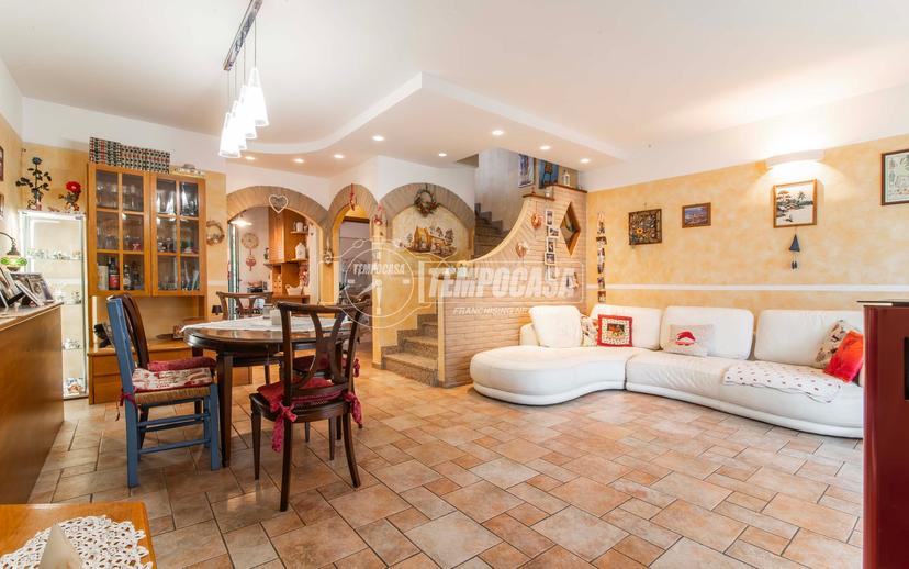 Villa a schiera, Fenegrò — foto 4 di 5