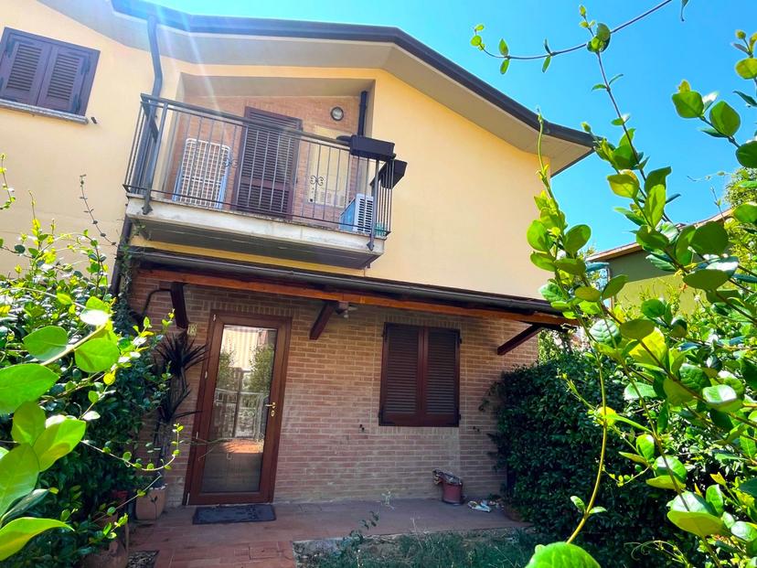 Villa a schiera in Via Matilde, Perugia
