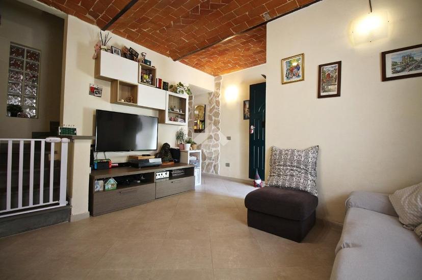 Casa indipendente in Via del Purgatorio 121, Prato