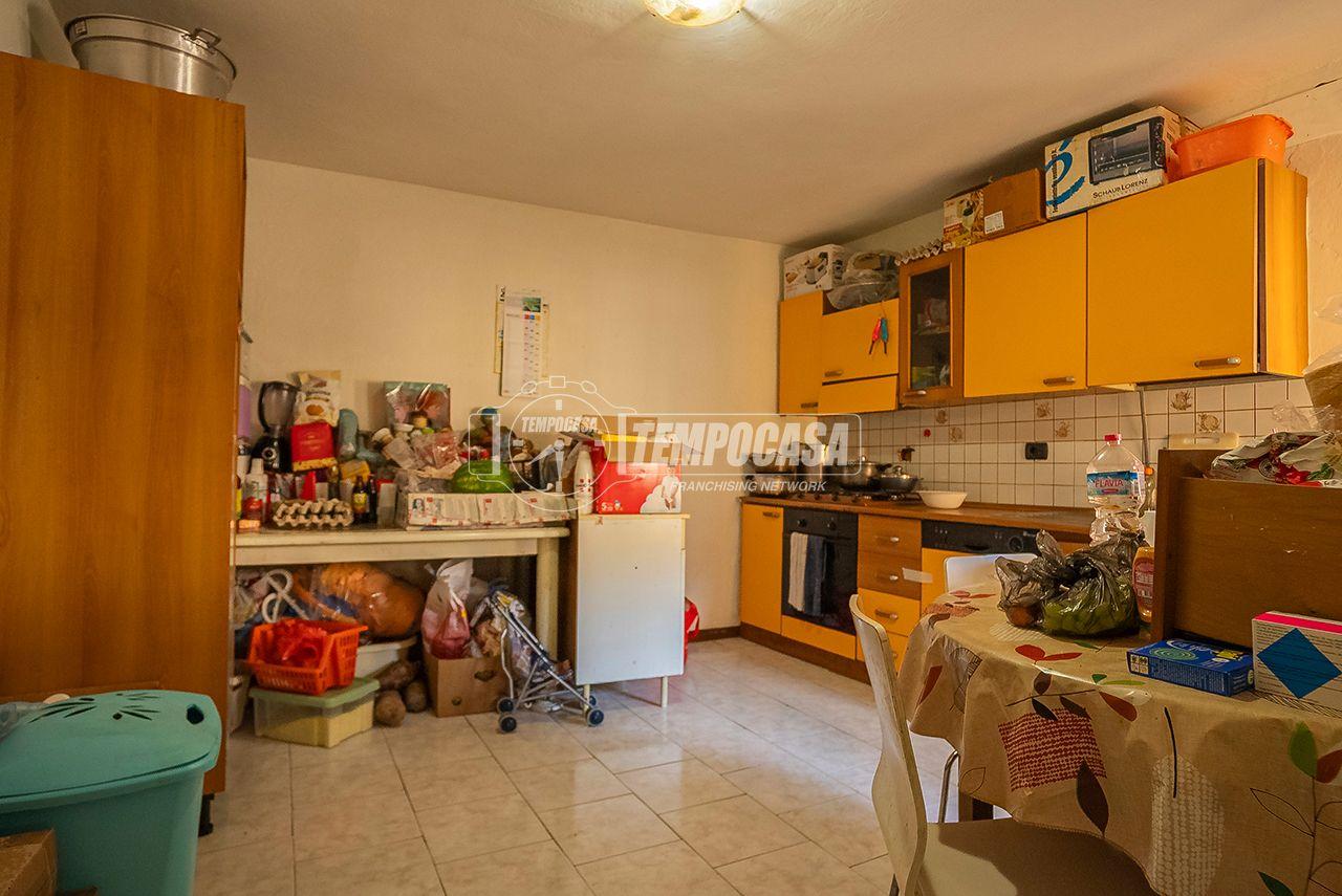 Trilocale in Via Porta Lago 31/a, Castiglione delle Stiviere