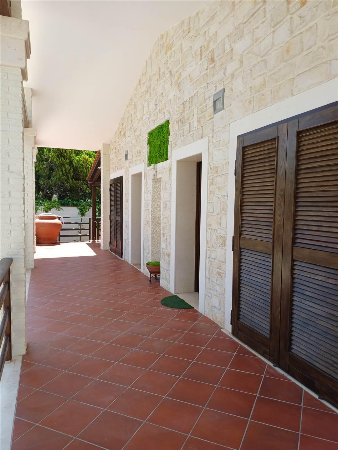 Villa, Mola di Bari