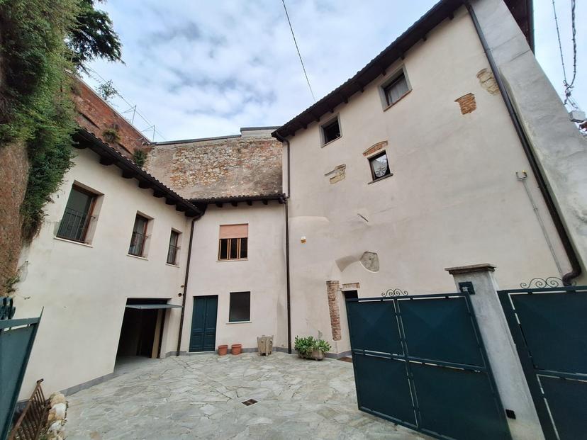 Villa in Via Battisti 10, Ozzano Monferrato