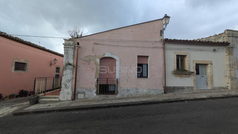 Casa indipendente in Via  Umberto I°, Cassaro — foto 2 di 5
