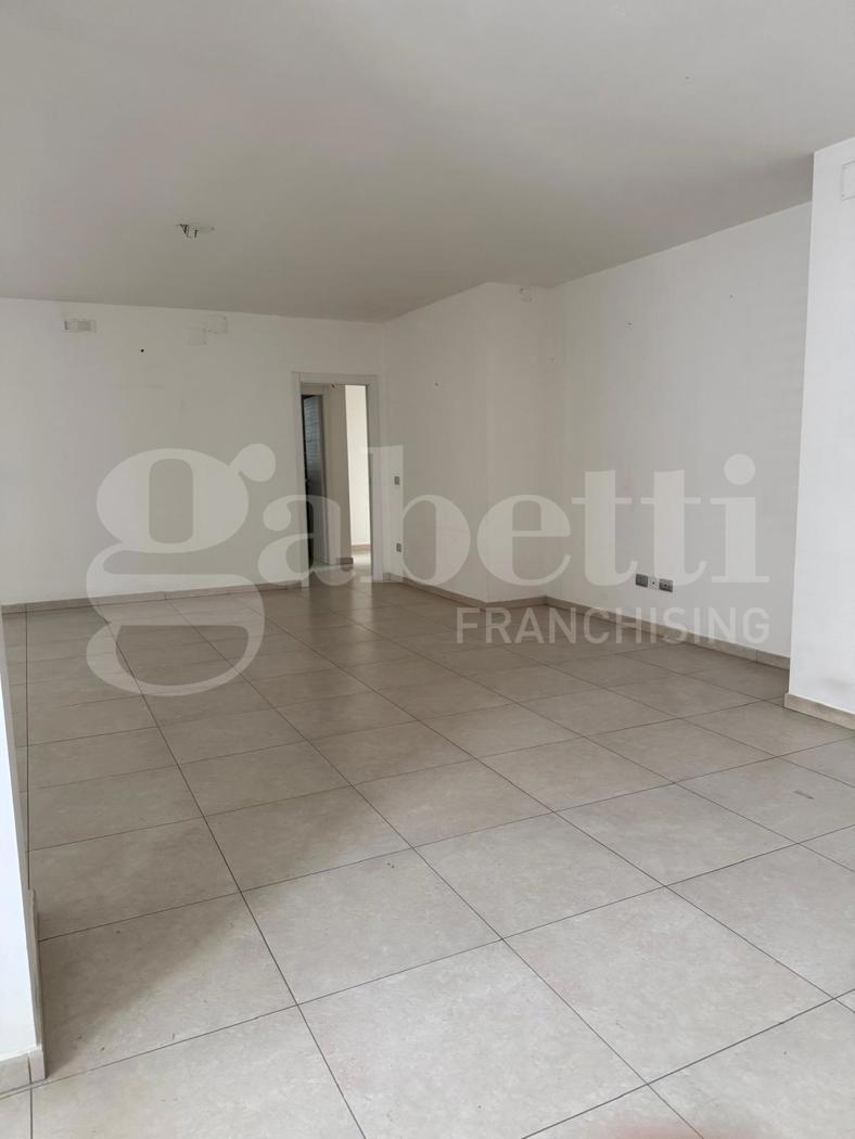 Quadrilocale in Via Nazionale Appia, Curti
